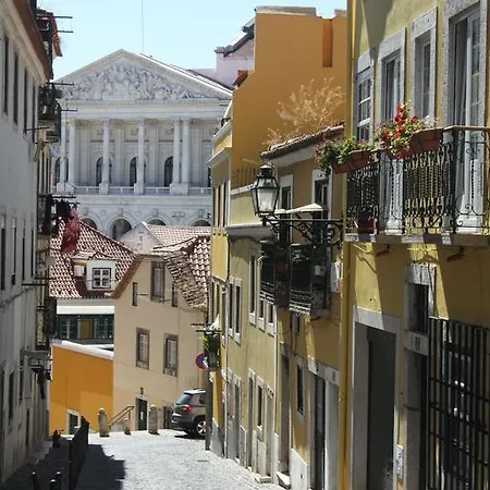 Central Charming Terrace Lizbona